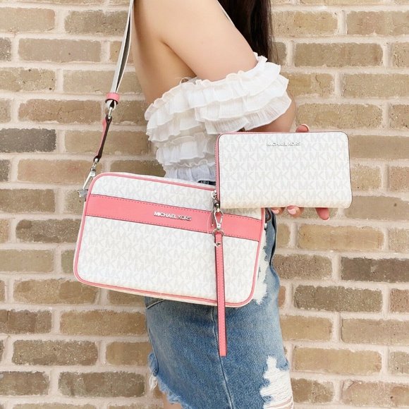 Michael Kors Handbags - Michael Kors Large Pocket Crossbody Bag +Wallet